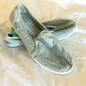 Sanuk Size 9 Gray NWT